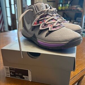 Nike Kyrie 5 (GS) in Atmosphere Gray Size Y4